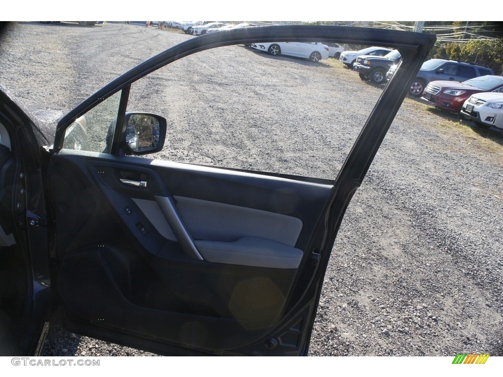 2016 Forester 2.5i Limited - Dark Gray Metallic / Gray photo #19