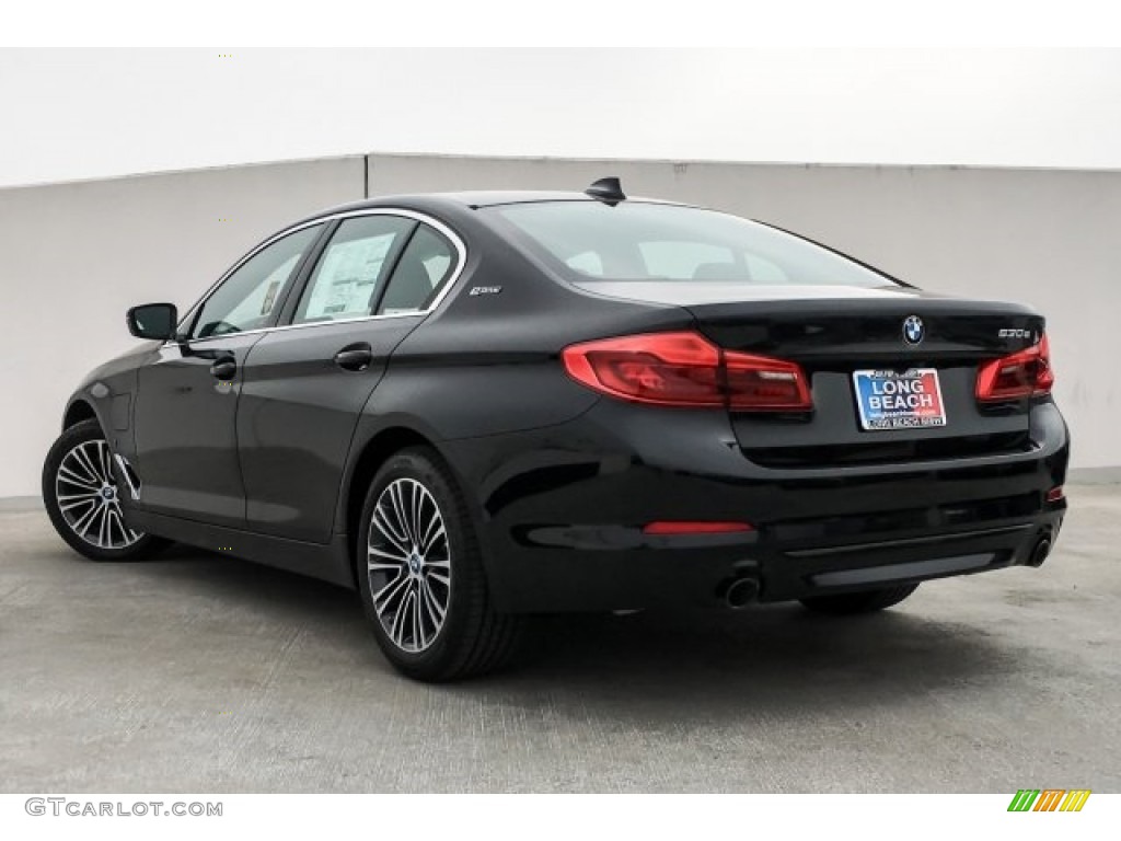 2019 5 Series 530e iPerformance Sedan - Black Sapphire Metallic / Black photo #2