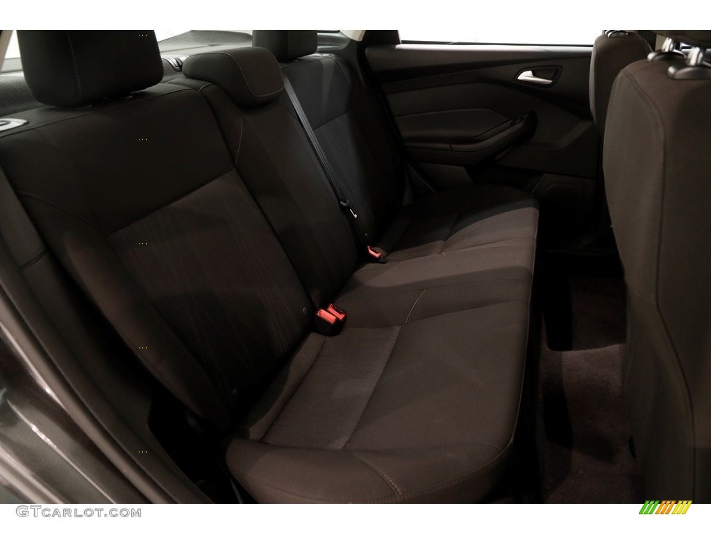 2015 Focus SE Sedan - Magnetic Metallic / Charcoal Black photo #15