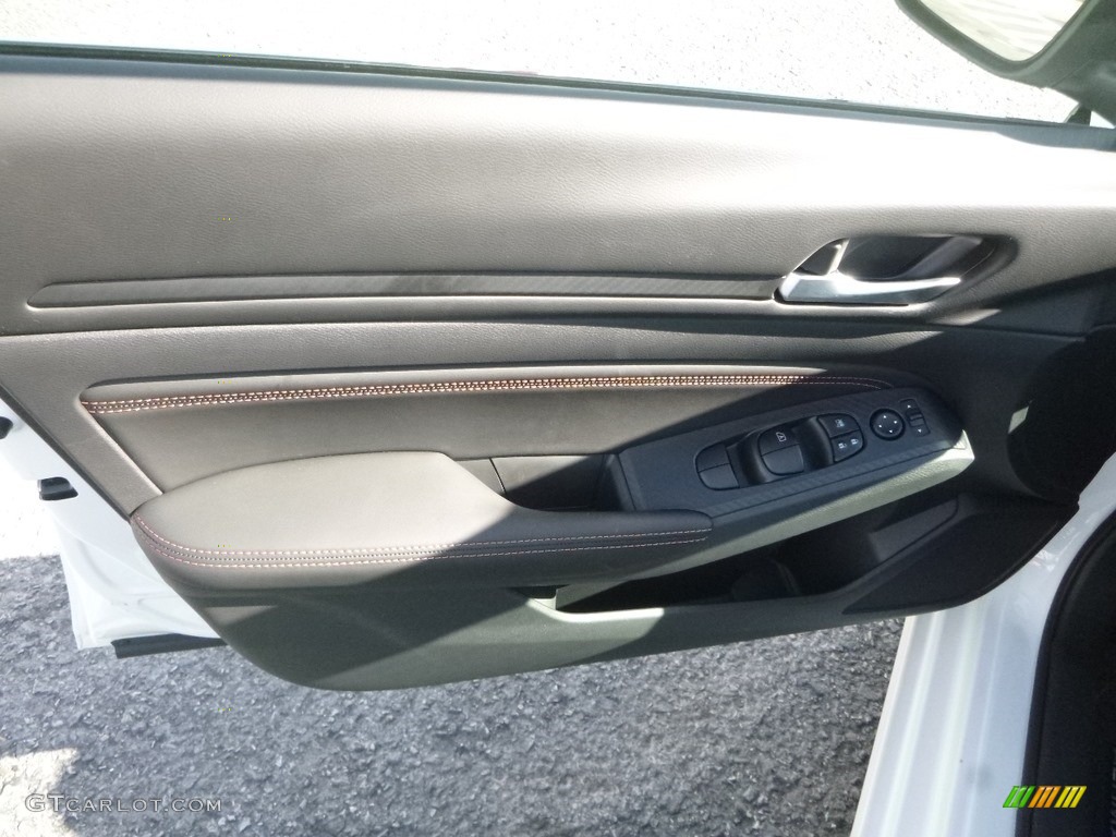2019 Altima SR - Pearl White / Charcoal photo #14