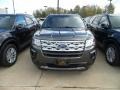 2019 Magnetic Ford Explorer XLT 4WD  photo #2