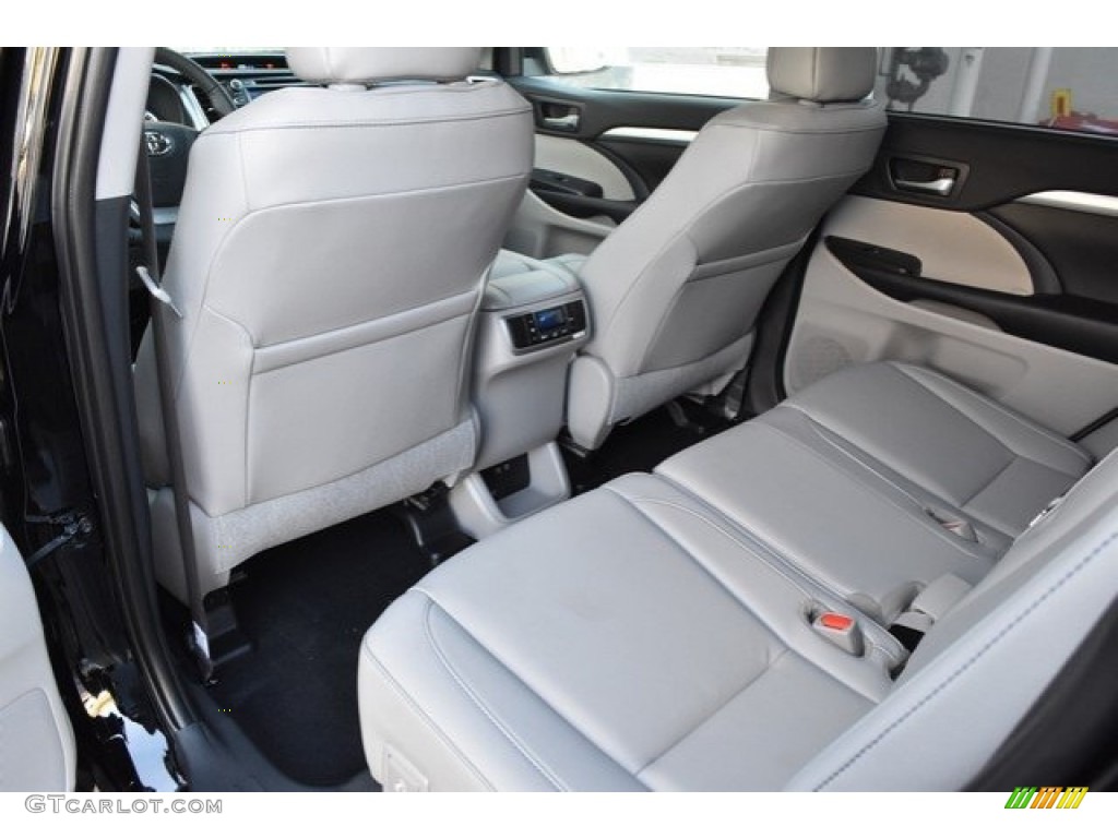 2019 Toyota Highlander SE AWD Rear Seat Photo #130066097