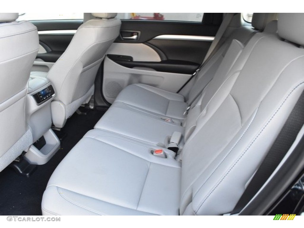 2019 Toyota Highlander SE AWD Rear Seat Photo #130066115
