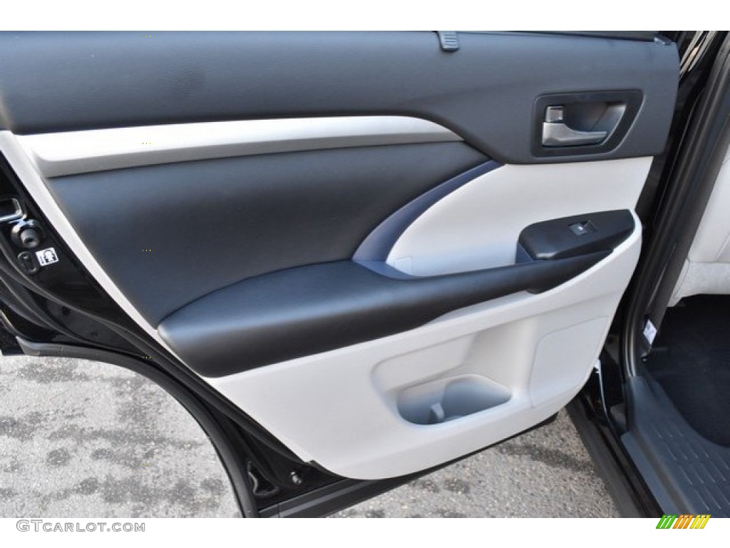 2019 Toyota Highlander SE AWD Ash Door Panel Photo #130066232