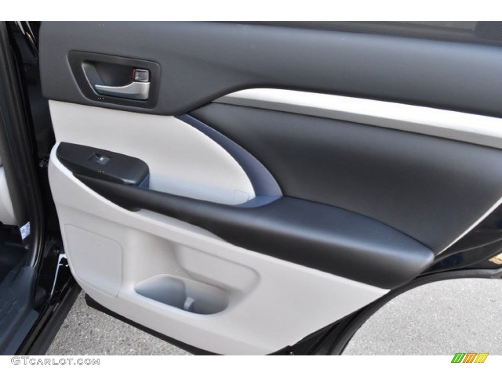 2019 Toyota Highlander SE AWD Ash Door Panel Photo #130066259
