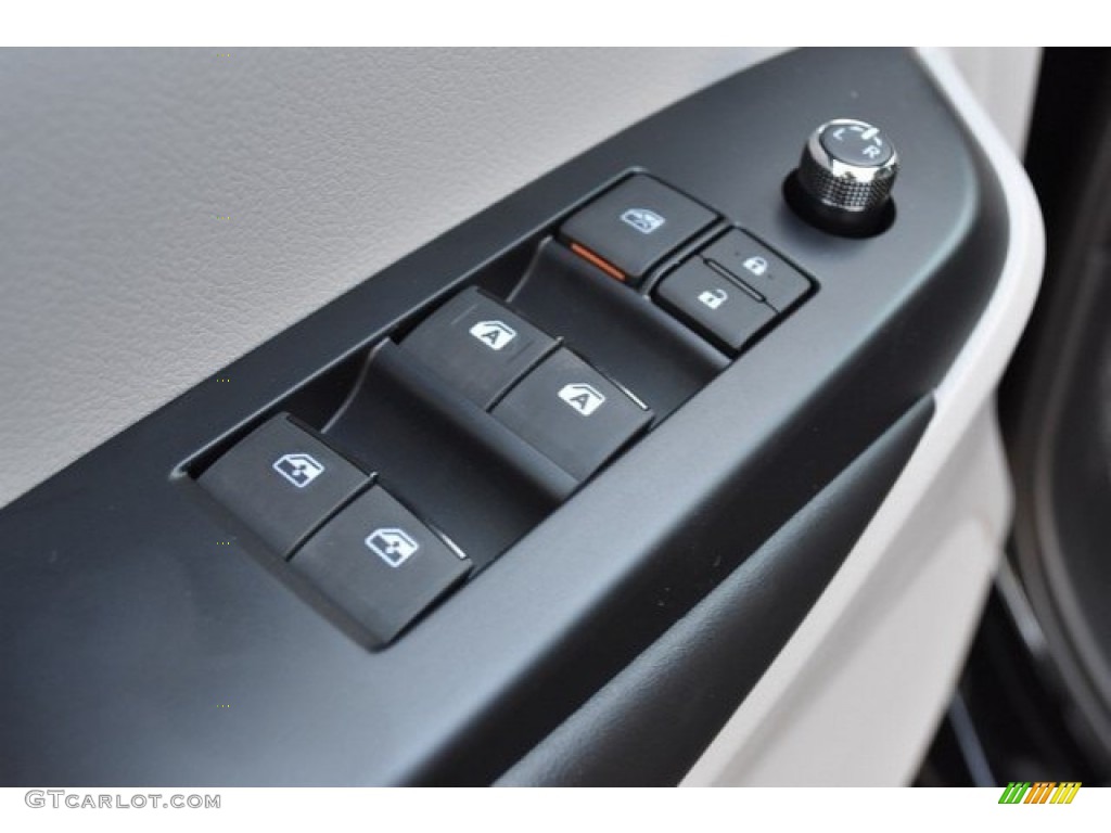 2019 Toyota Highlander SE AWD Controls Photo #130066271