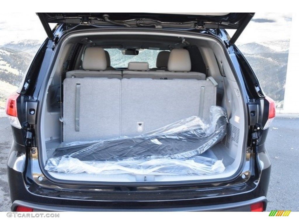 2019 Toyota Highlander SE AWD Trunk Photo #130066352