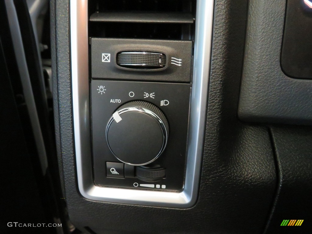2018 1500 SLT Quad Cab 4x4 - Bright Silver Metallic / Black/Diesel Gray photo #28