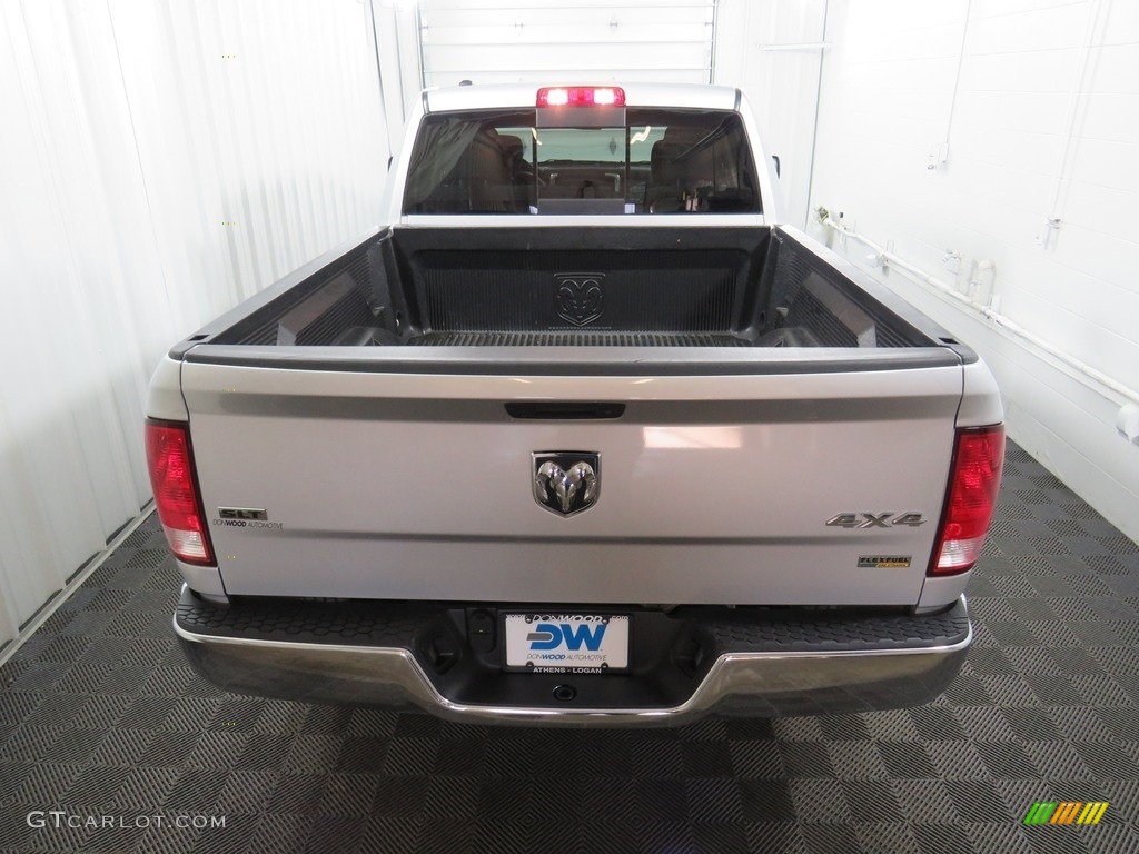 2018 1500 SLT Quad Cab 4x4 - Bright Silver Metallic / Black/Diesel Gray photo #35