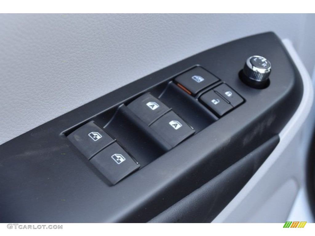 2019 Toyota Highlander SE AWD Controls Photo #130068683