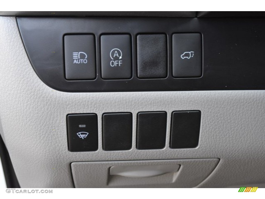 2019 Toyota Highlander SE AWD Controls Photo #130068689