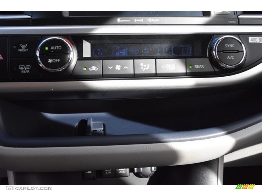2019 Toyota Highlander SE AWD Controls Photo #130068734