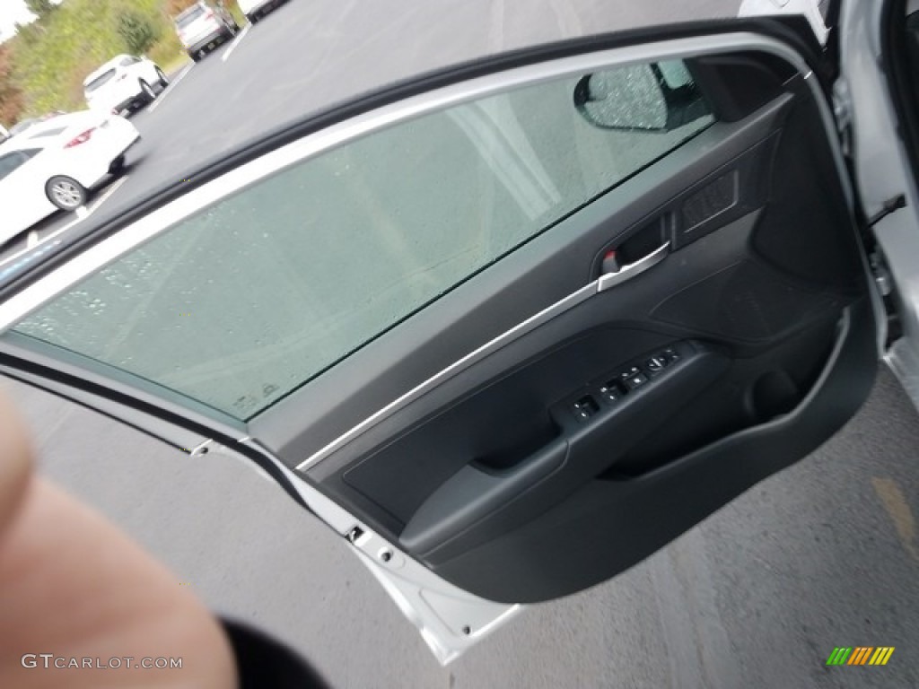 2019 Elantra SE - Symphony Silver / Black photo #9
