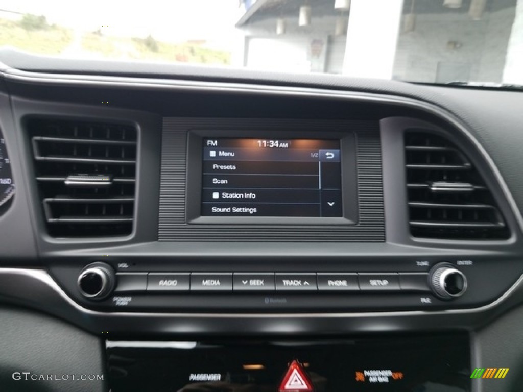 2019 Hyundai Elantra SE Controls Photo #130074483