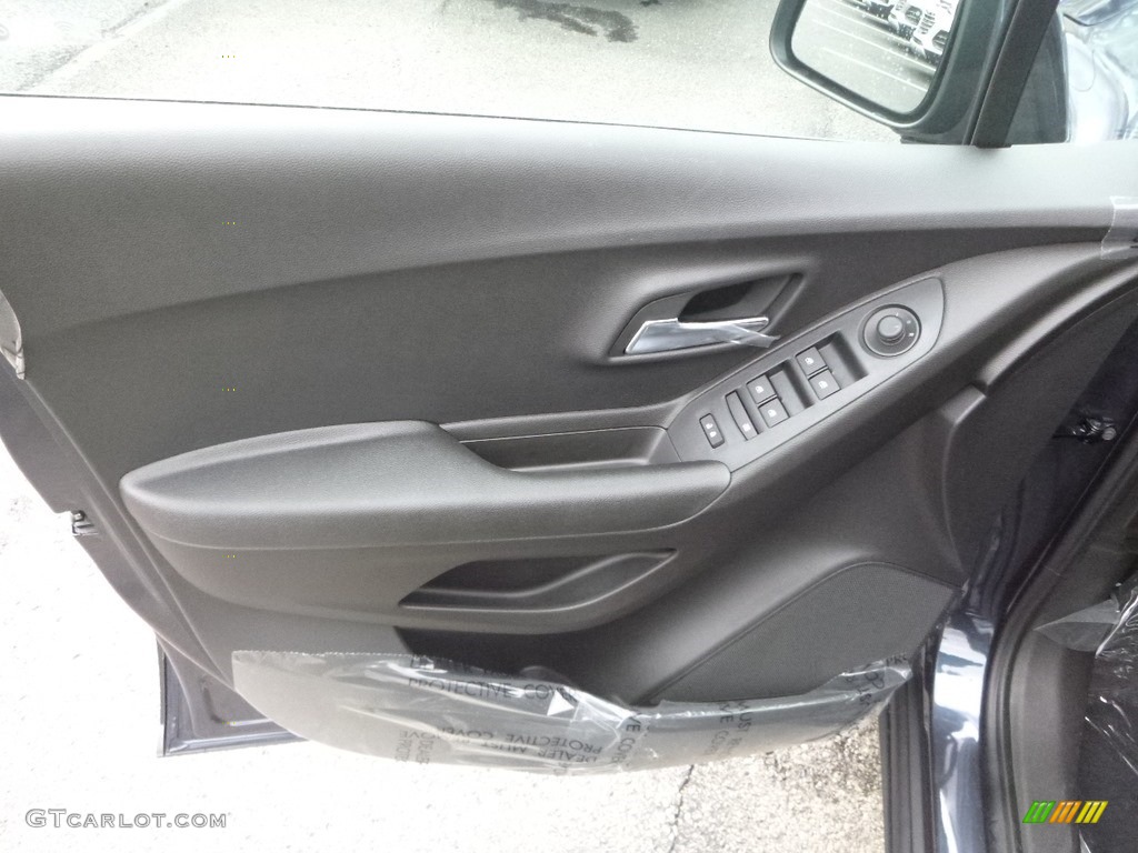 2019 Chevrolet Trax LS Jet Black Door Panel Photo #130074688