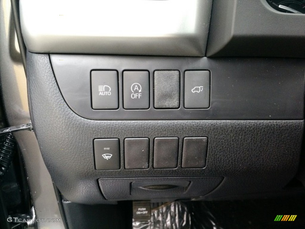 2019 Toyota Highlander SE AWD Controls Photo #130075224