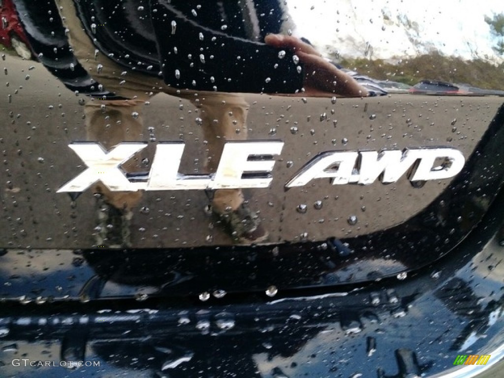 2019 Toyota Highlander XLE AWD Marks and Logos Photo #130075770