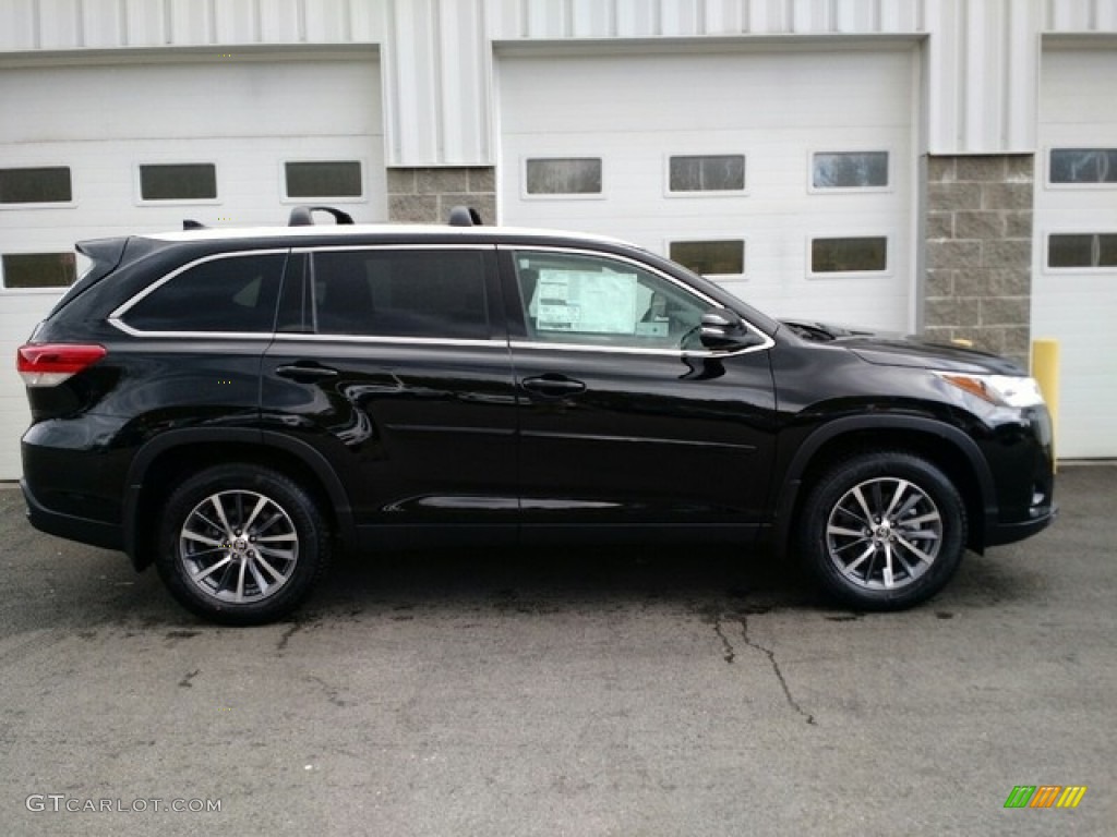 2019 Highlander XLE AWD - Midnight Black Metallic / Black photo #2