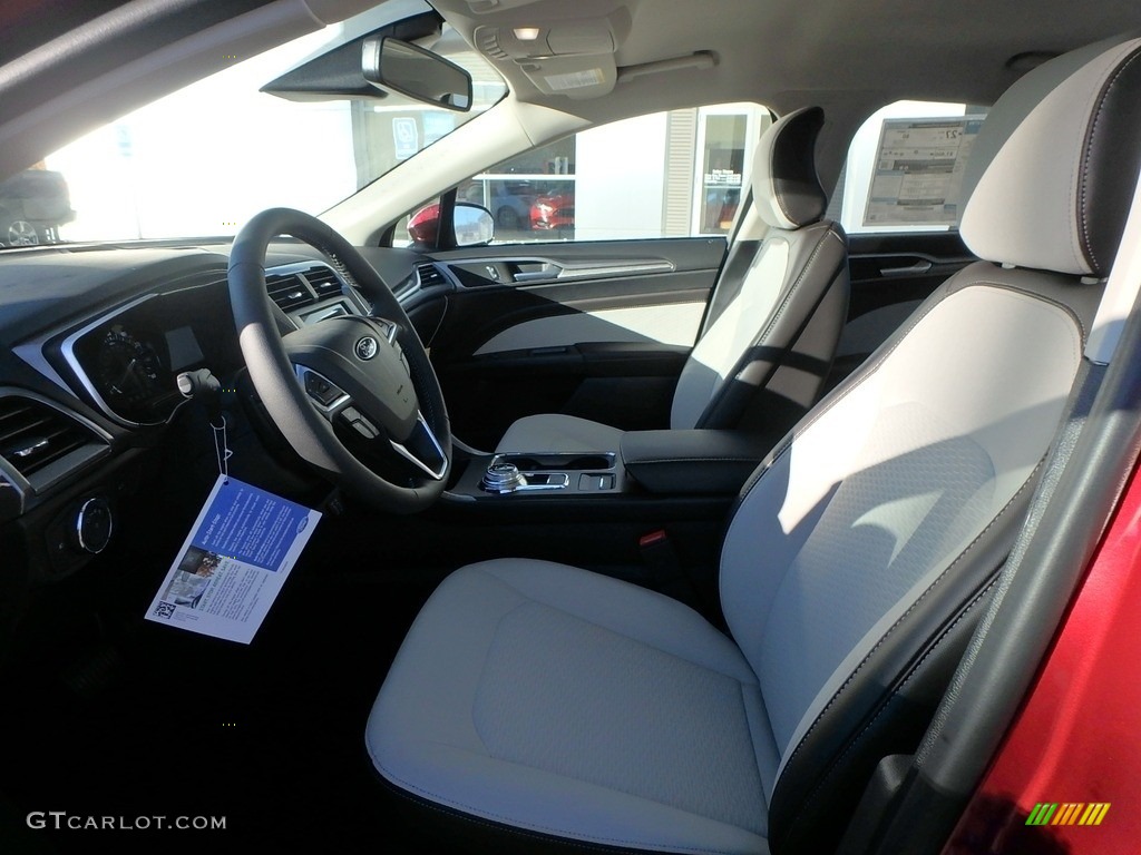 2019 Ford Fusion SE Front Seat Photo #130076706