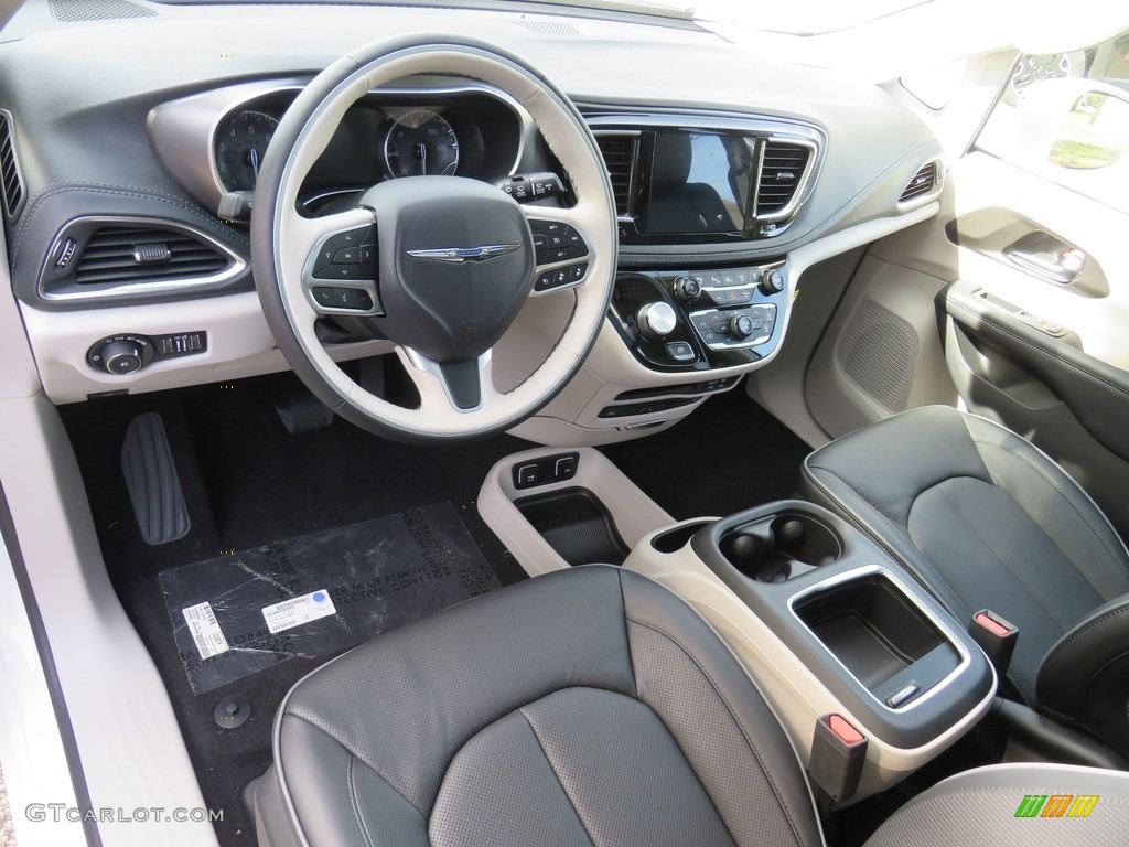Black/Alloy Interior 2019 Chrysler Pacifica Limited Photo #130085670