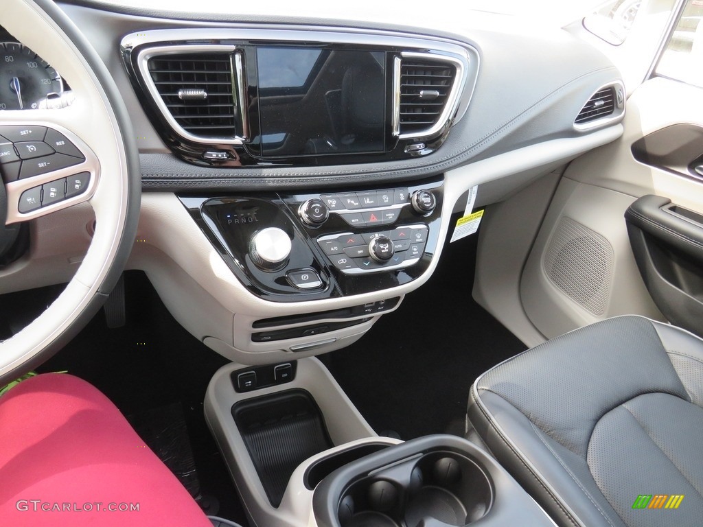 2019 Chrysler Pacifica Limited Dashboard Photos