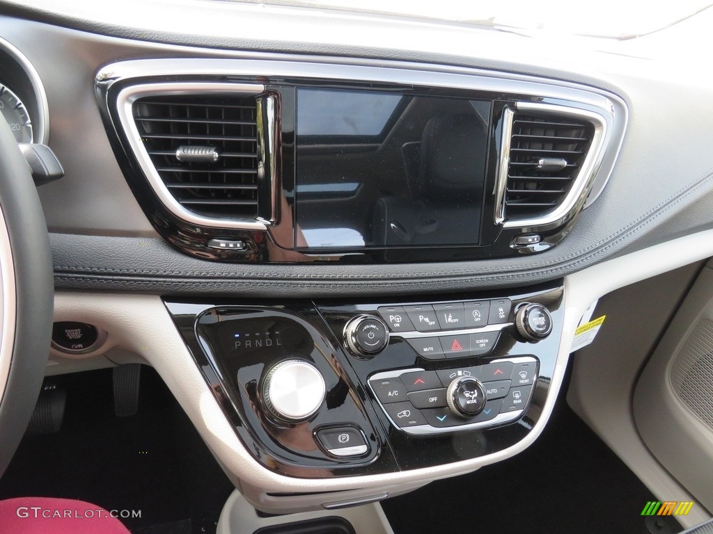 2019 Chrysler Pacifica Limited Controls Photo #130086114