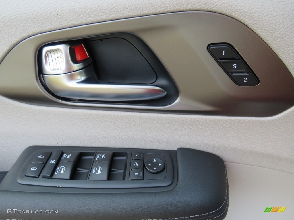 2019 Chrysler Pacifica Limited Controls Photo #130086303