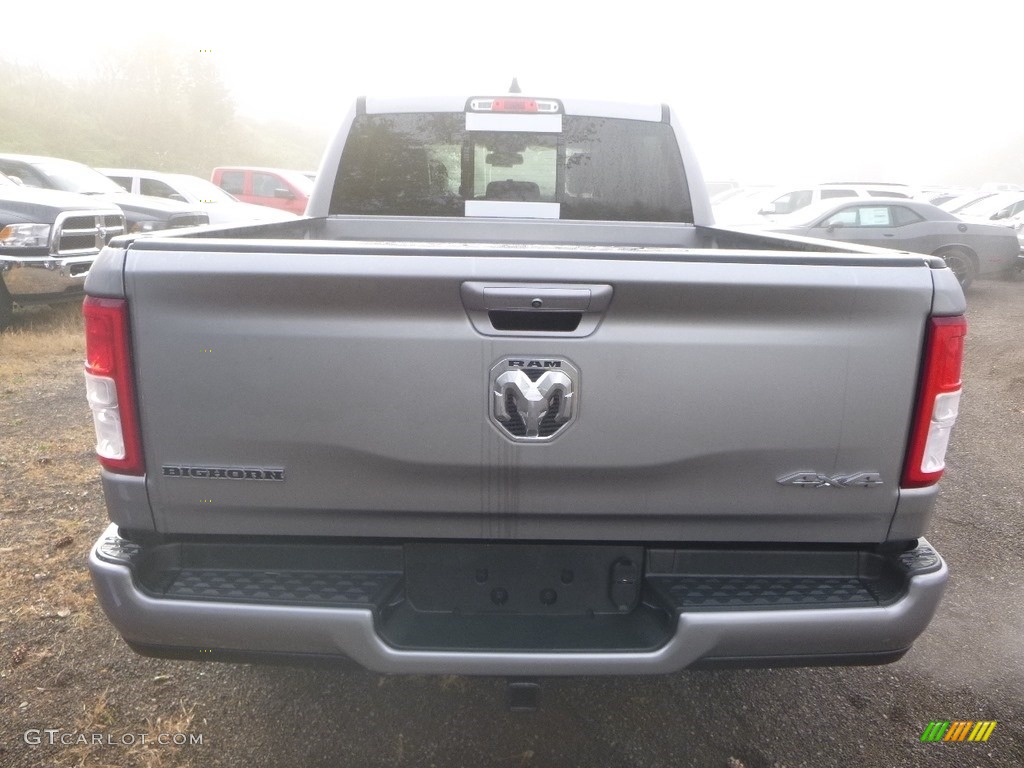 2019 1500 Big Horn Crew Cab 4x4 - Billett Silver Metallic / Black photo #4