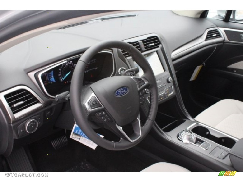 2019 Ford Fusion SE Light Putty Dashboard Photo #130107437