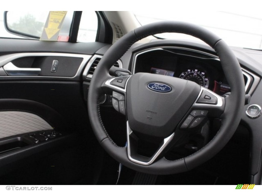 2019 Ford Fusion SE Light Putty Steering Wheel Photo #130107671