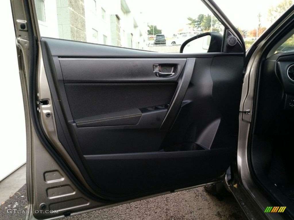 2019 Toyota Corolla LE Black Door Panel Photo #130111367