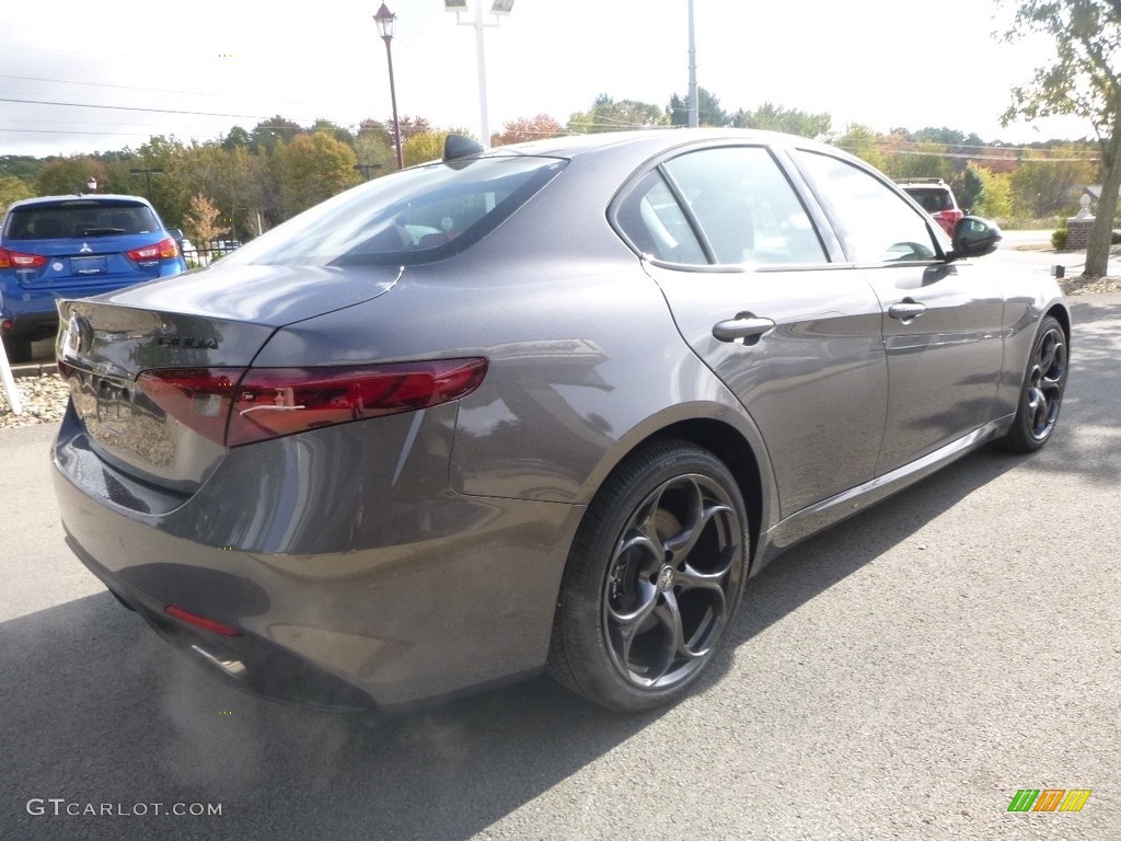 2018 Giulia Ti AWD - Vesuvio Gray Metallic / Black/Red photo #9