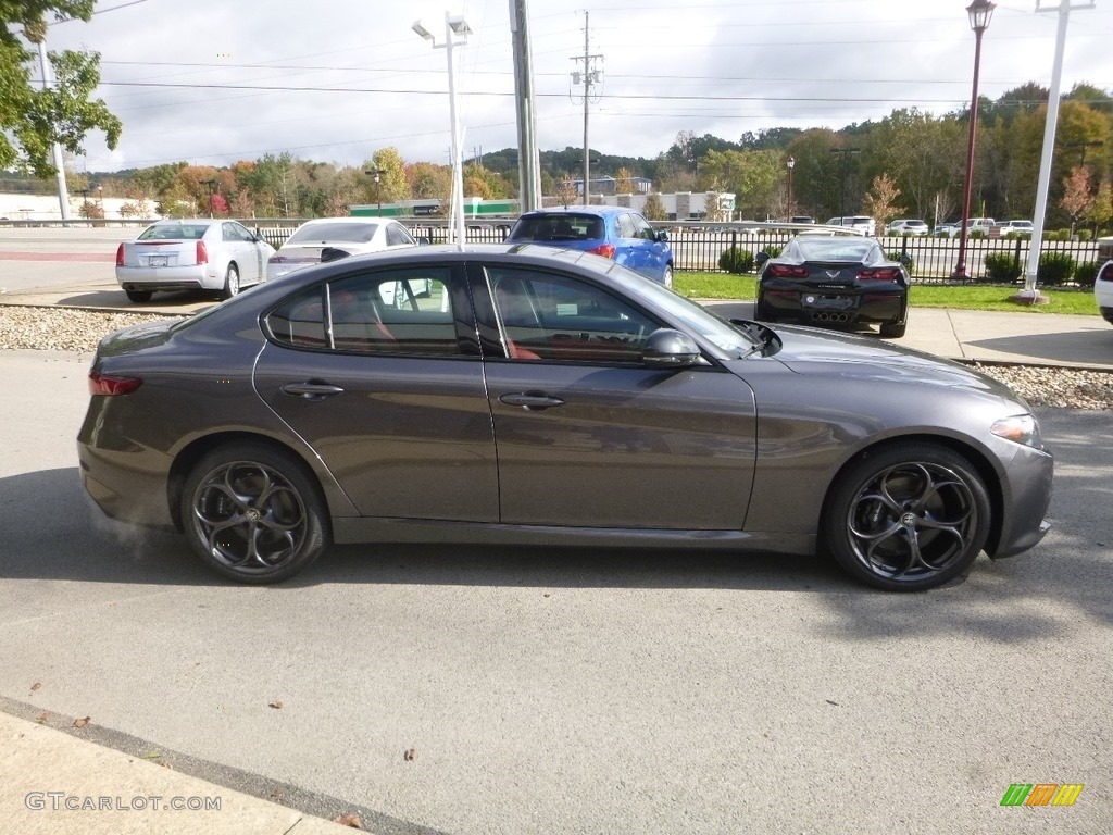 2018 Giulia Ti AWD - Vesuvio Gray Metallic / Black/Red photo #10