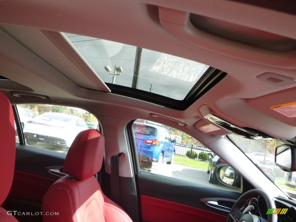 2018 Giulia Ti AWD - Vesuvio Gray Metallic / Black/Red photo #17