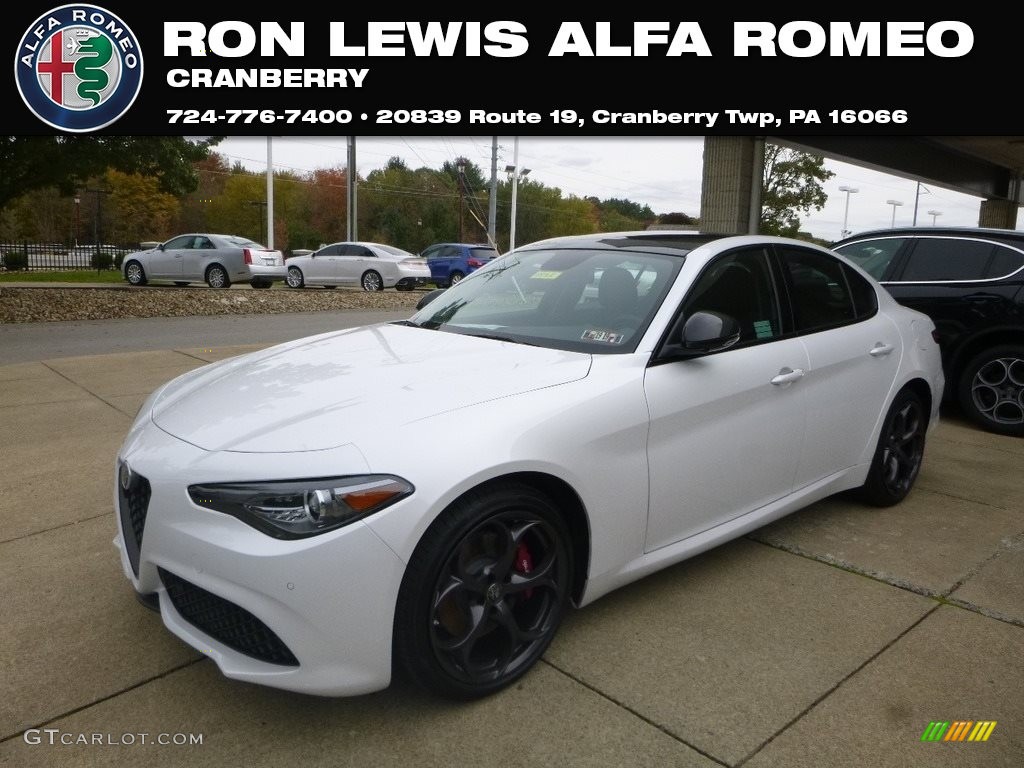 2018 Giulia Ti AWD - Alfa White / Black/Dark Gray photo #1