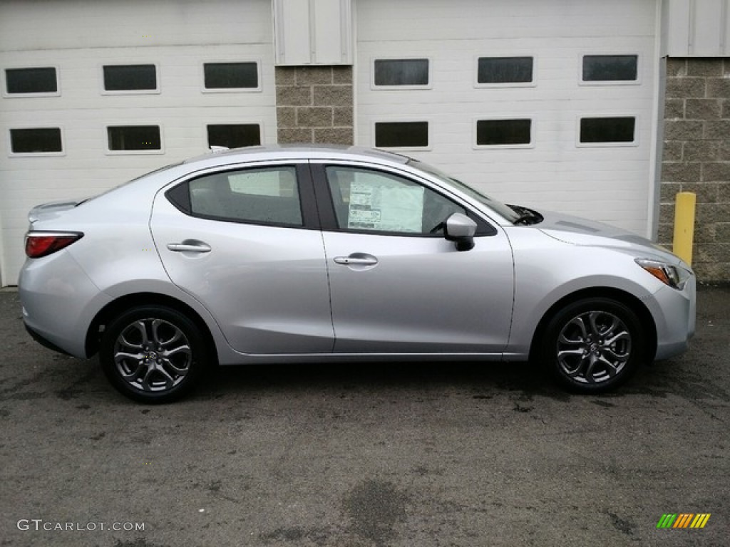 Chromium 2019 Toyota Yaris LE Exterior Photo #130114616