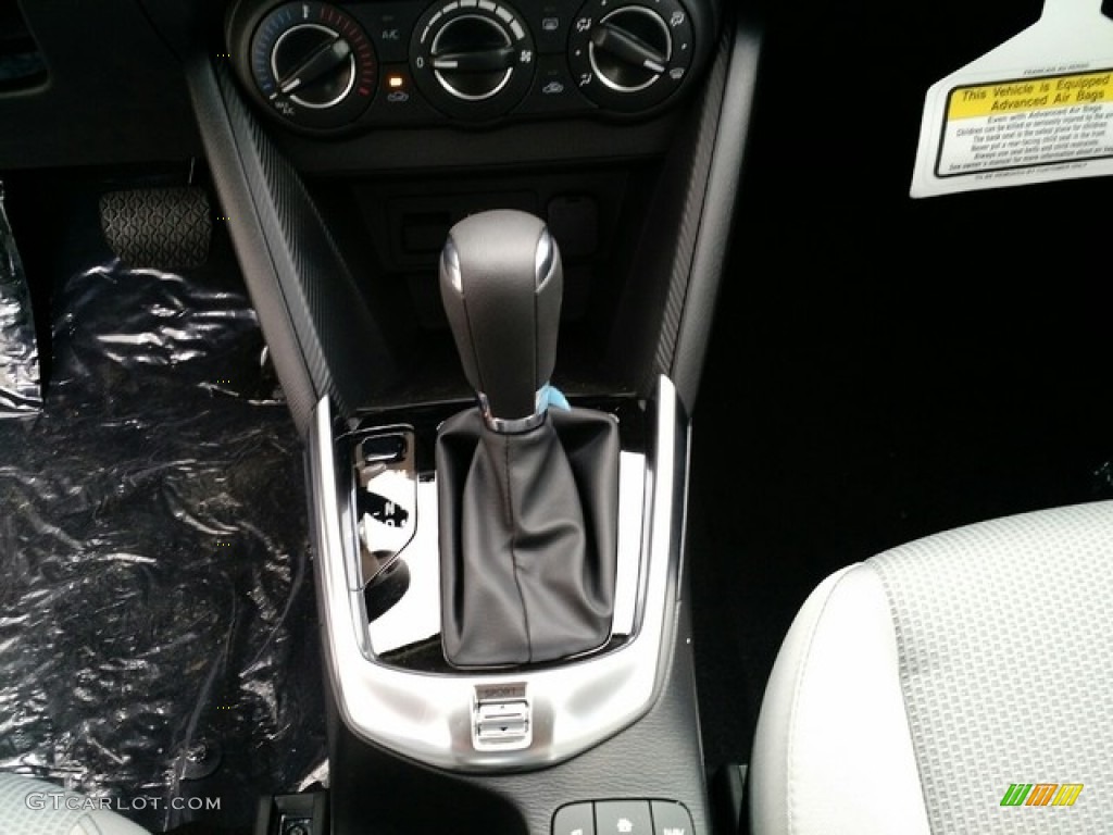 2019 Toyota Yaris LE 6 Speed Automatic Transmission Photo #130114847