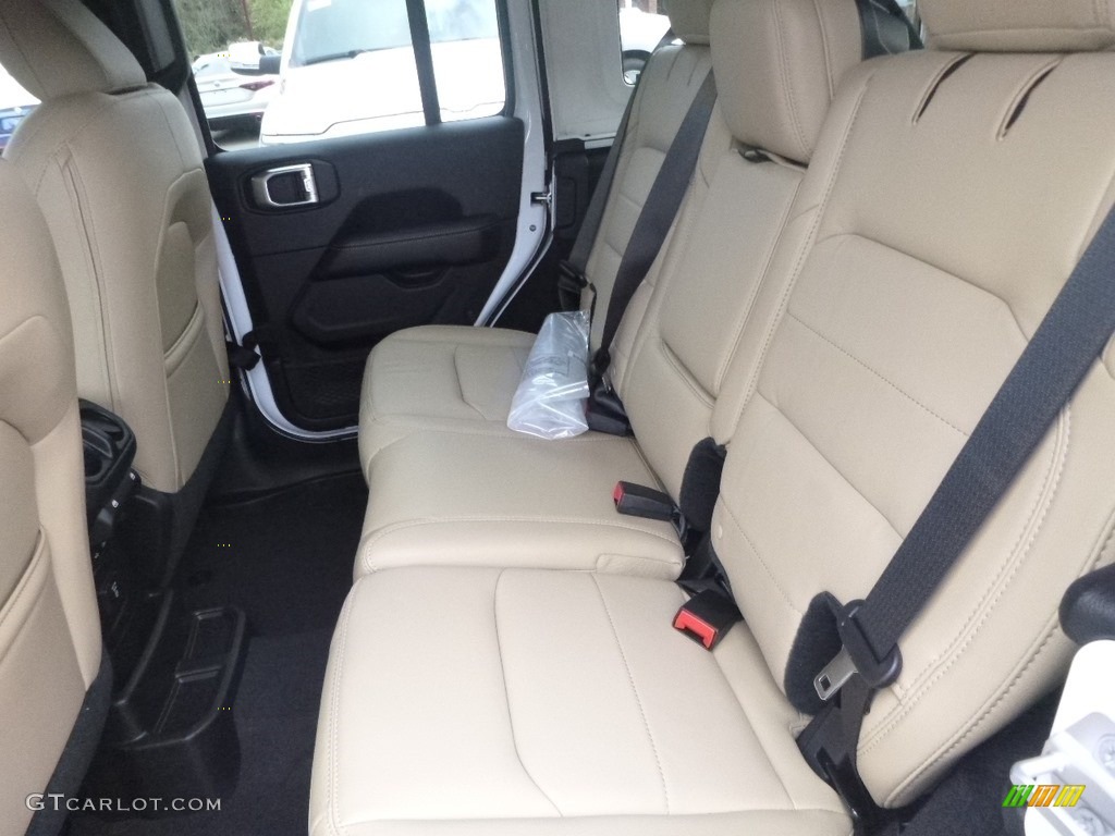 2018 Jeep Wrangler Unlimited Sahara 4x4 Rear Seat Photo #130115195