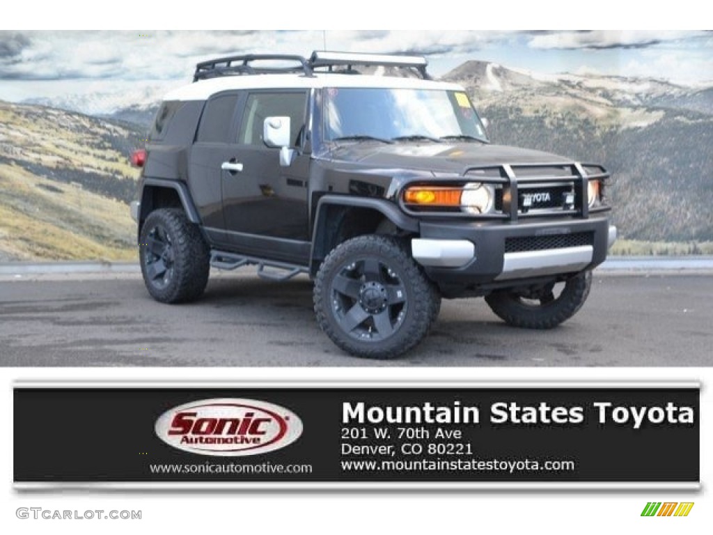 Black Toyota FJ Cruiser