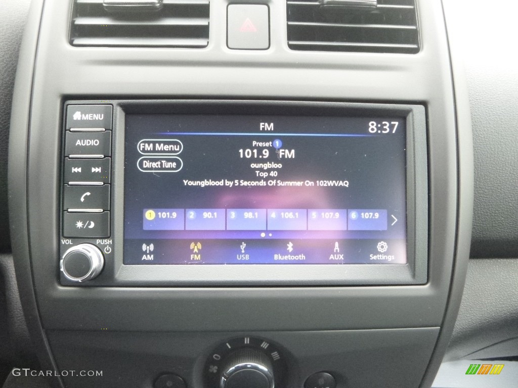 2019 Nissan Versa S Controls Photos