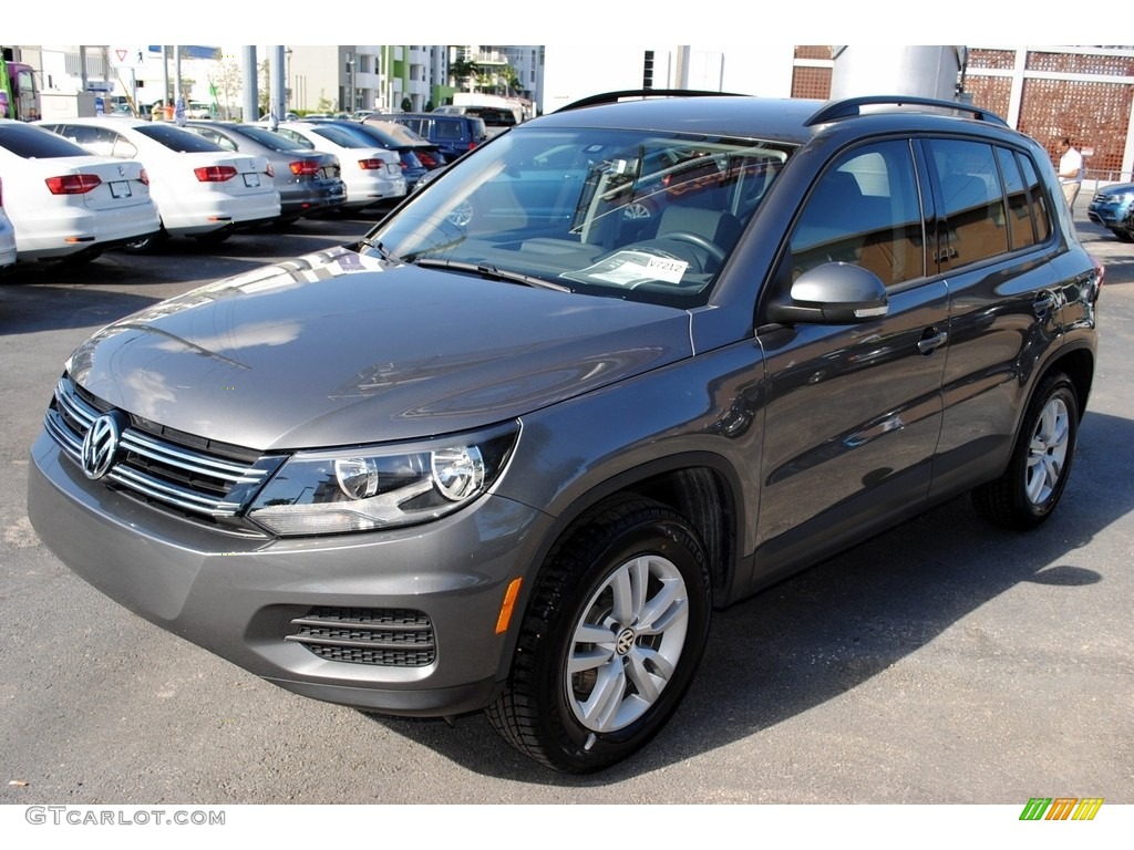 2016 Tiguan S - Pepper Gray Metallic / Beige/Black photo #4
