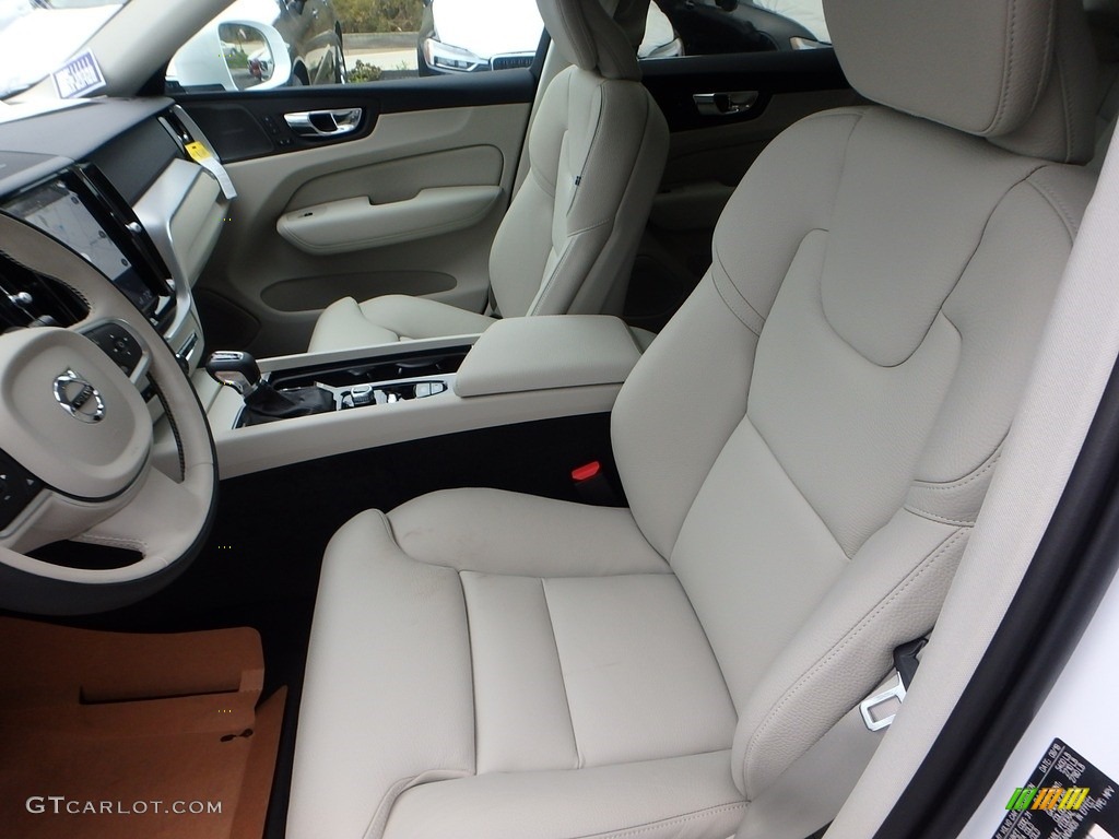2019 Volvo XC60 T6 AWD Momentum Front Seat Photo #130128824