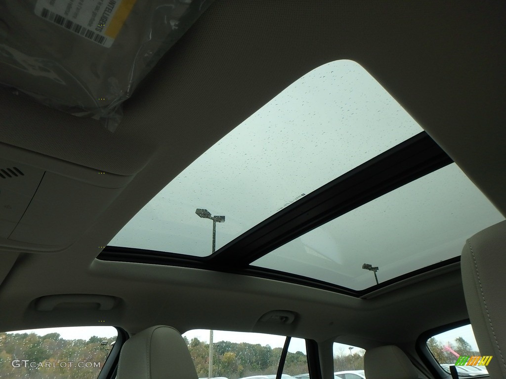 2019 Buick Regal TourX Essence AWD Sunroof Photo #130133600