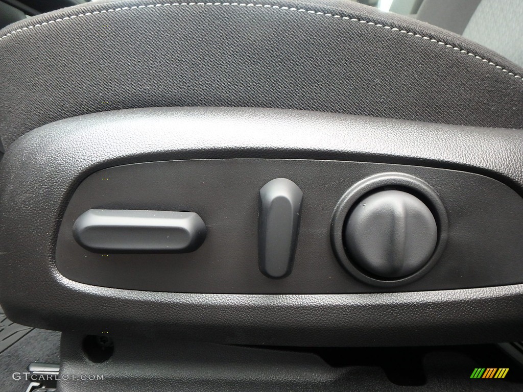 2019 Buick Regal TourX Preferred AWD Controls Photo #130134239