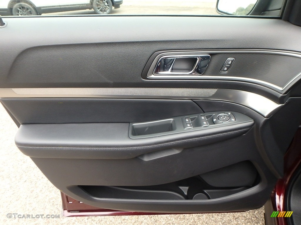 2019 Ford Explorer XLT 4WD Medium Black Door Panel Photo #130135070