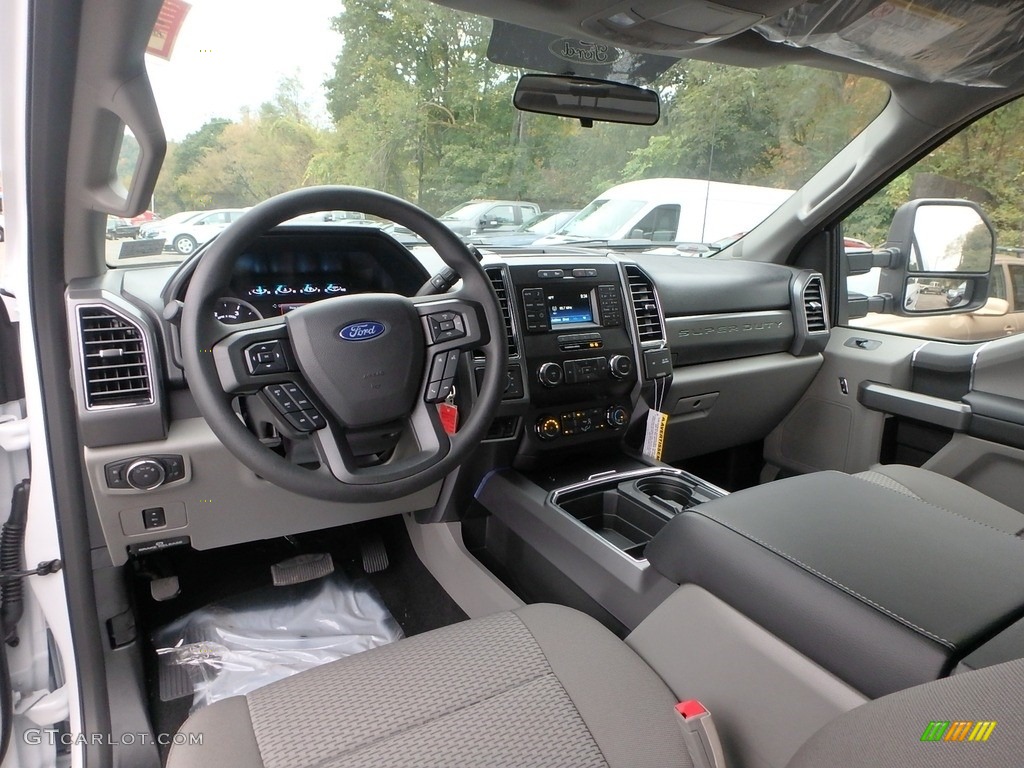 Earth Gray Interior 2019 Ford F350 Super Duty XLT Crew Cab 4x4 Photo #130135616