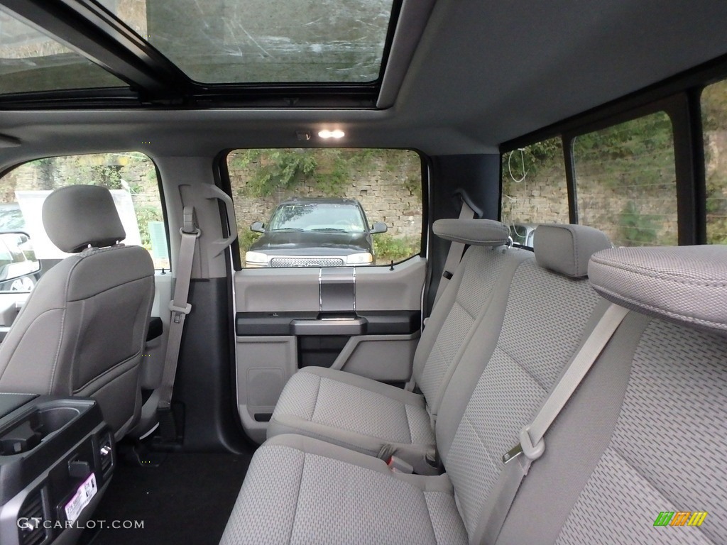 2018 F150 XLT SuperCrew 4x4 - Oxford White / Earth Gray photo #12