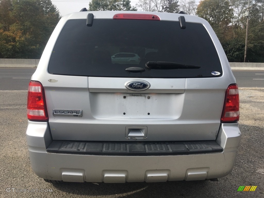 2011 Escape XLT 4WD - Ingot Silver Metallic / Charcoal Black photo #4