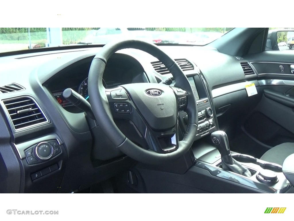 2019 Explorer XLT 4WD - Agate Black / Medium Black photo #11