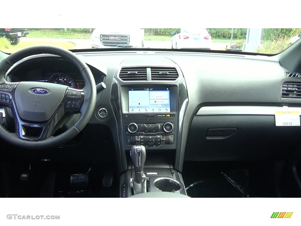 2019 Explorer XLT 4WD - Agate Black / Medium Black photo #20
